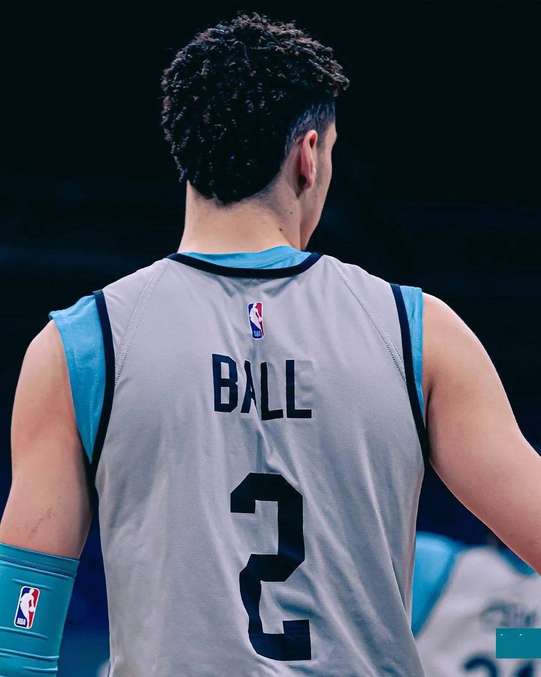 在攻防两端 在攻防两端